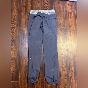 Lululemon yoga pants size 6